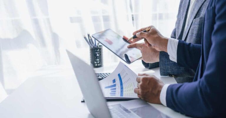 Financial planning and analysis, Using tablet pc, Consultant between bookkeepers and accounting lawyer consultation about asset, balance sheet, stock market statistics and yearly tax law, protect business from bribery.